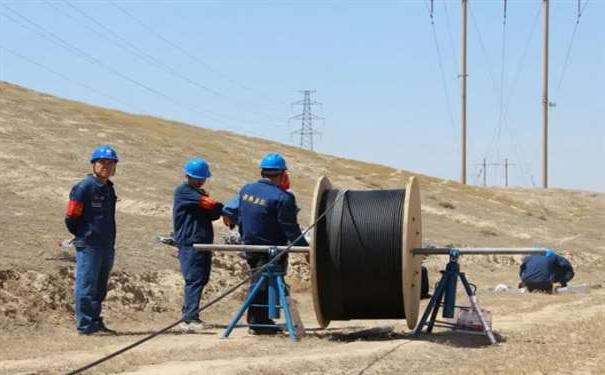 吐鲁番地区GYXTW-12a1通信用光缆 中心管式铠装光缆工厂现货直发